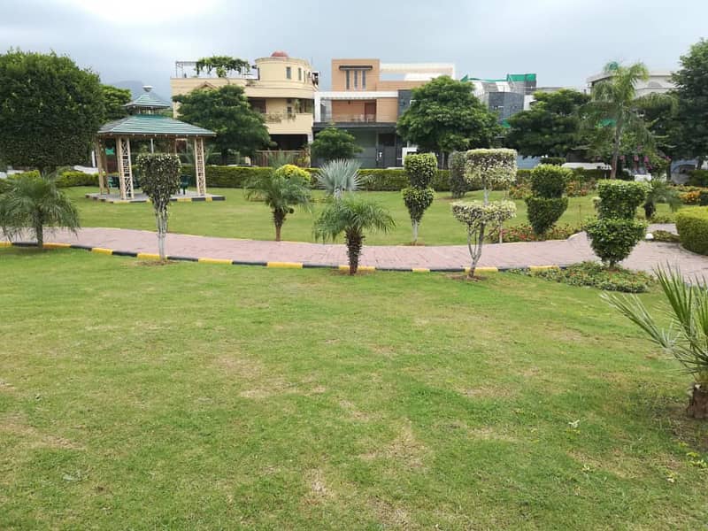 1 Kanal Plot For Sale in Block C B-17 5