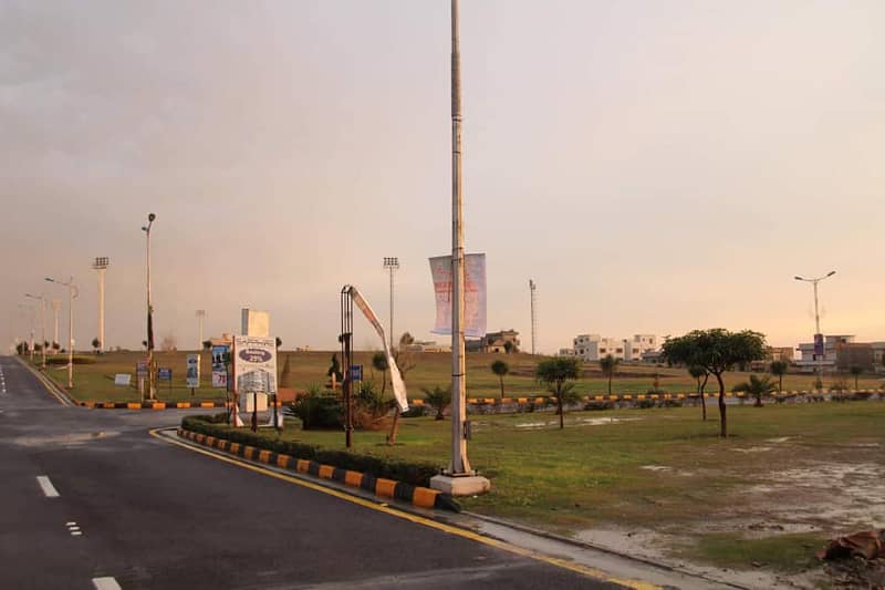 1 Kanal Plot For Sale in Block C B-17 9