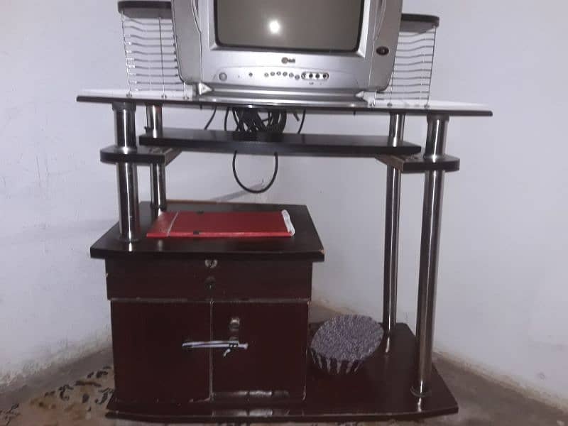 good condition computer table 1