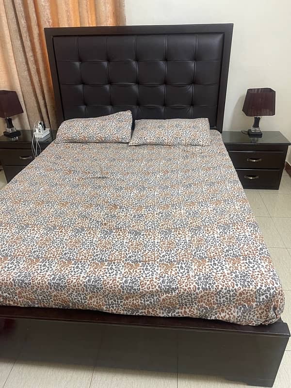bed with side tables 0