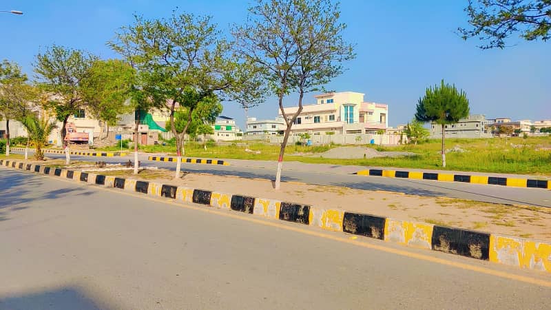 30*60 F. 17 MPCHS PLOT FOR SALE ON GOOD LOCATION FIRST COME FIRST AVAIL THIS BIG OPERTUINTY PLOT FOR SALE NEAR TO MARKAZ 41