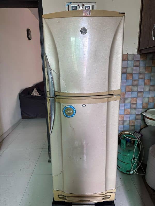 pel medium sized refrigerator in excellent working condition 1