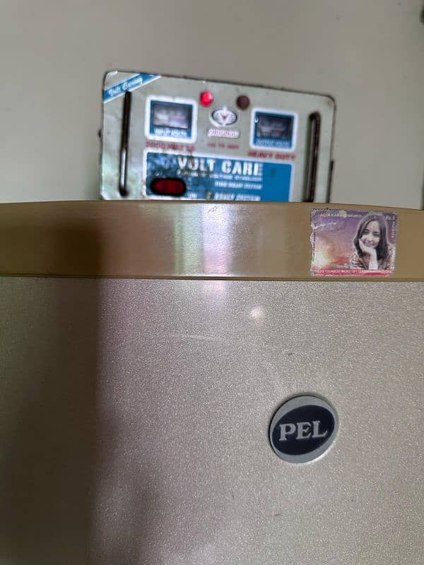 pel medium sized refrigerator in excellent working condition 9