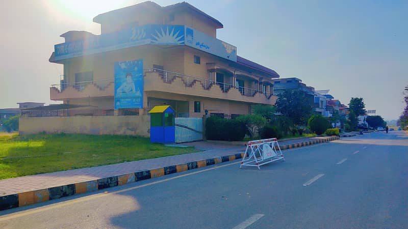 MPCHS F17 1 KANAL PLOT FOR SALE ON GOO LOCATION FIRST COME NEAR TO PARK ,MASJID & MAIN MARKIT 3