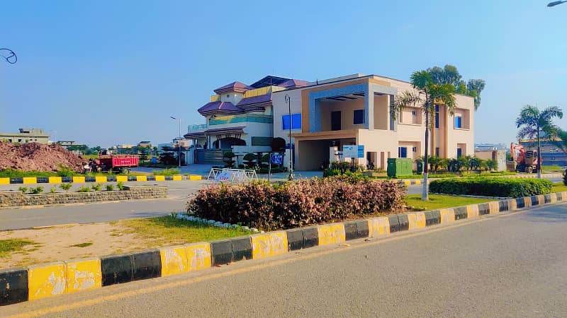 MPCHS F17 1 KANAL PLOT FOR SALE ON GOO LOCATION FIRST COME NEAR TO PARK ,MASJID & MAIN MARKIT 10