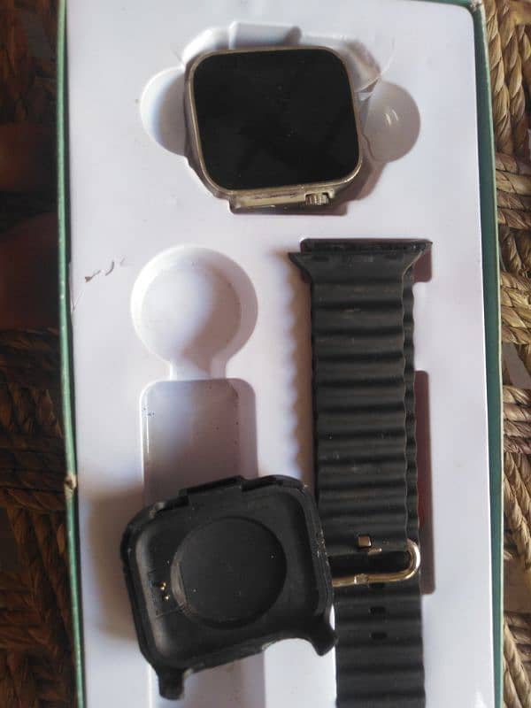 i8pro smart watch 2strap new cnbdition 0