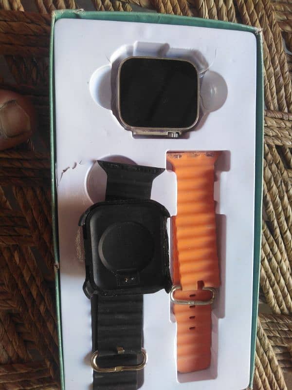 i8pro smart watch 2strap new cnbdition 2