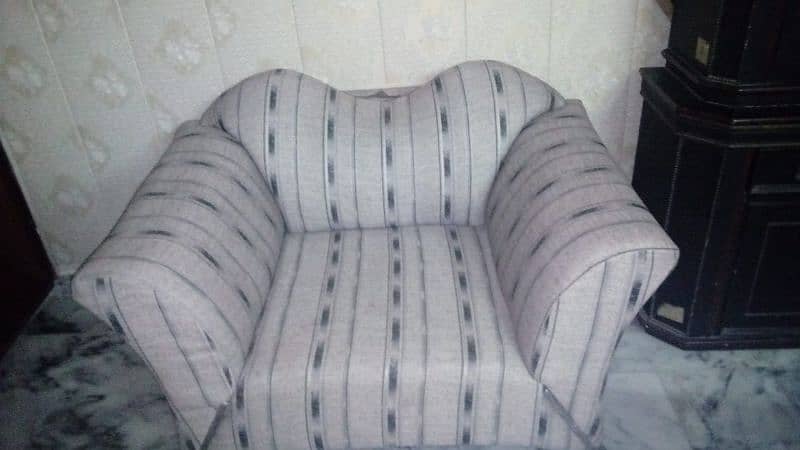 High Quality sofa set available. 3+2+1 0