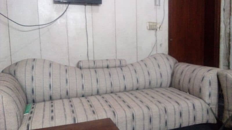 High Quality sofa set available. 3+2+1 2