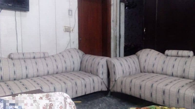 High Quality sofa set available. 3+2+1 4