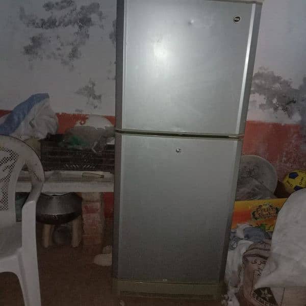 pel medium size refrigerator for sale. 1