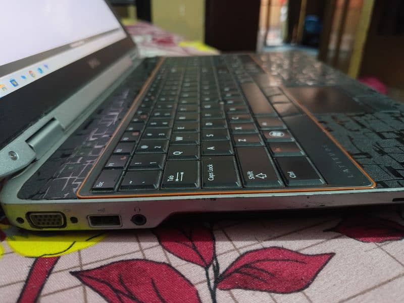 Laptop Dell Core i5 2nd generation. 256gb ssd. 1 hour plus battery. 0