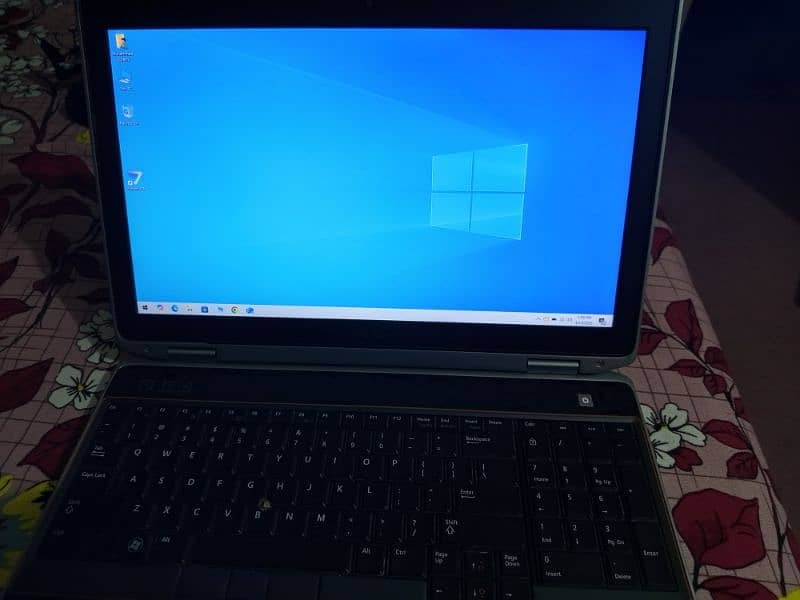 Laptop Dell Core i5 2nd generation. 256gb ssd. 1 hour plus battery. 2
