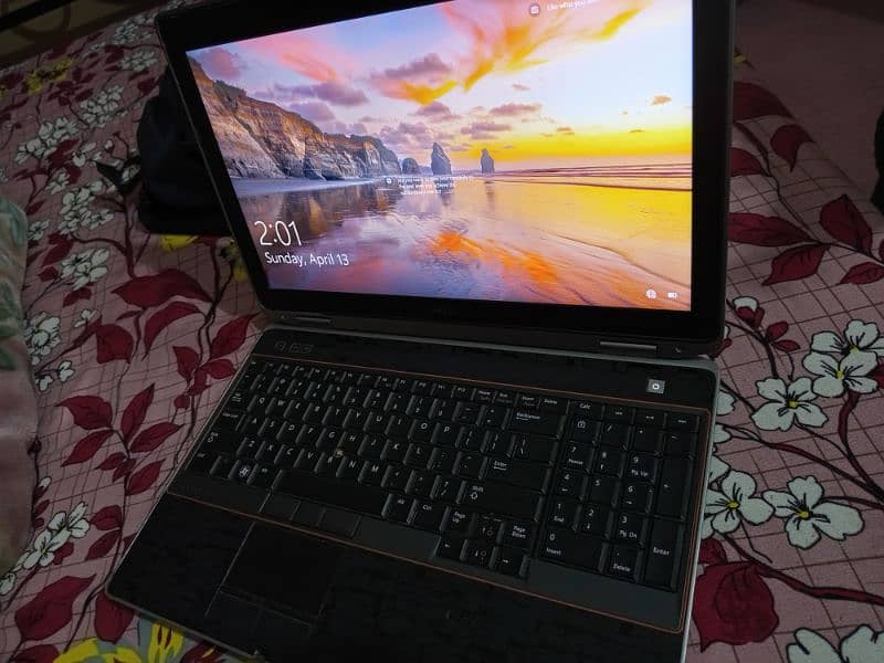 Laptop Dell Core i5 2nd generation. 256gb ssd. 1 hour plus battery. 3