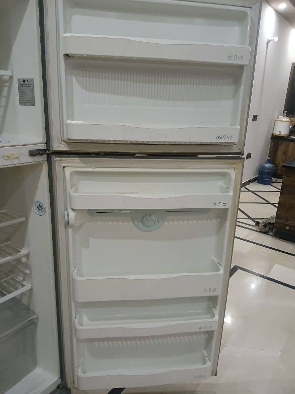 Full size Imported LG Fridge ( no frost) 5