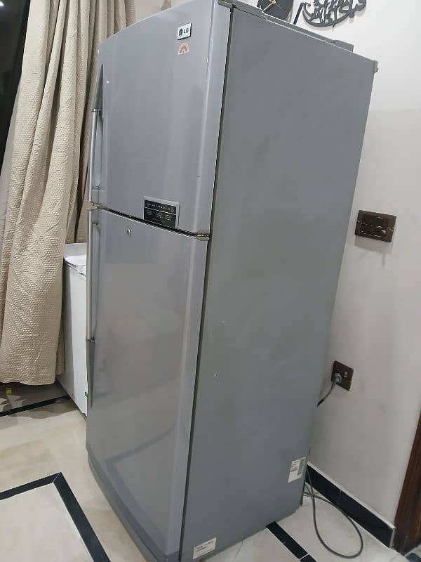 Full size Imported LG Fridge ( no frost) 6