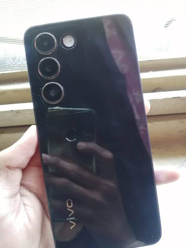 vivo y100 full new condition only 3 month used with box and charger 0