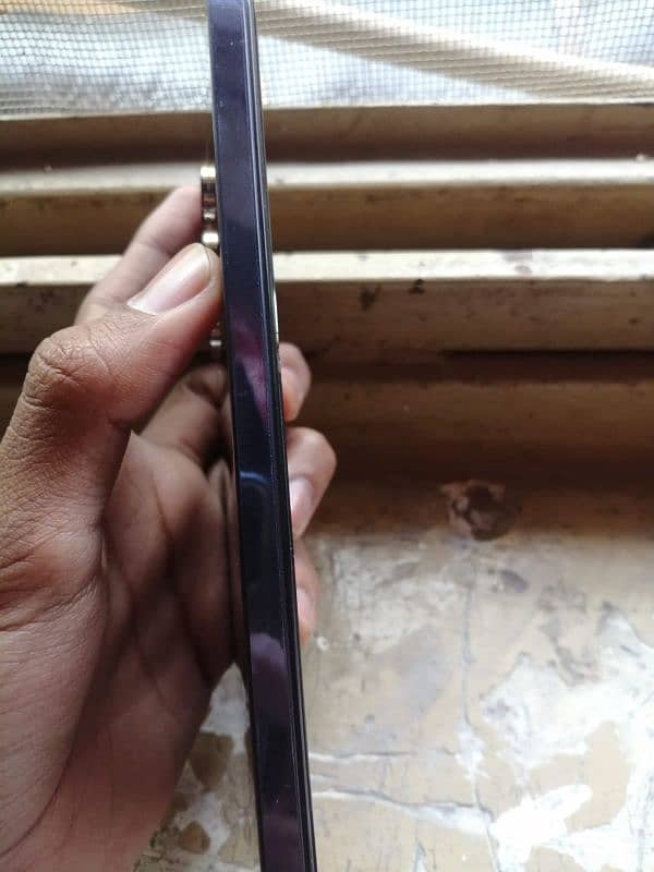 vivo y100 full new condition only 3 month used with box and charger 6