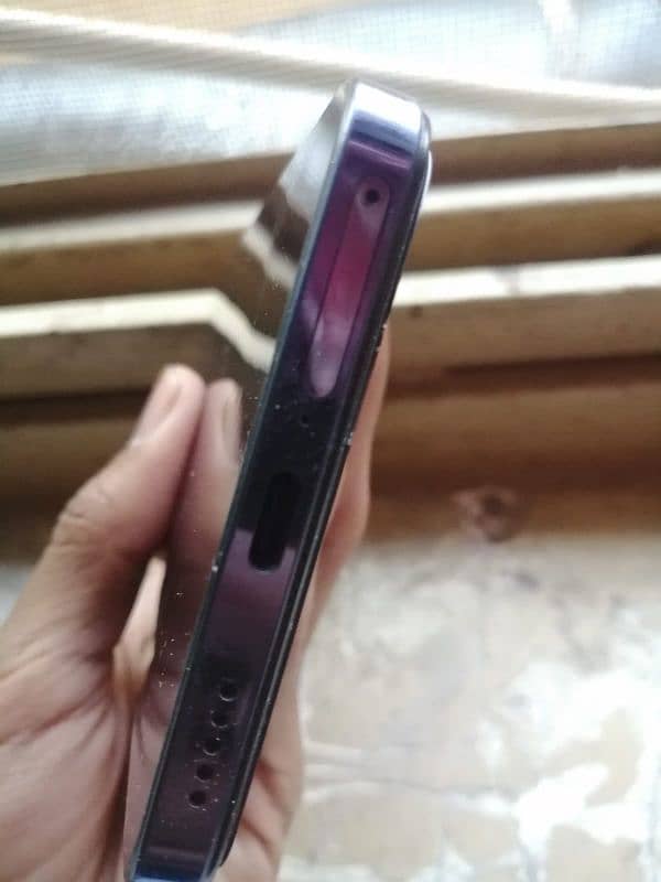 vivo y100 full new condition only 3 month used with box and charger 8