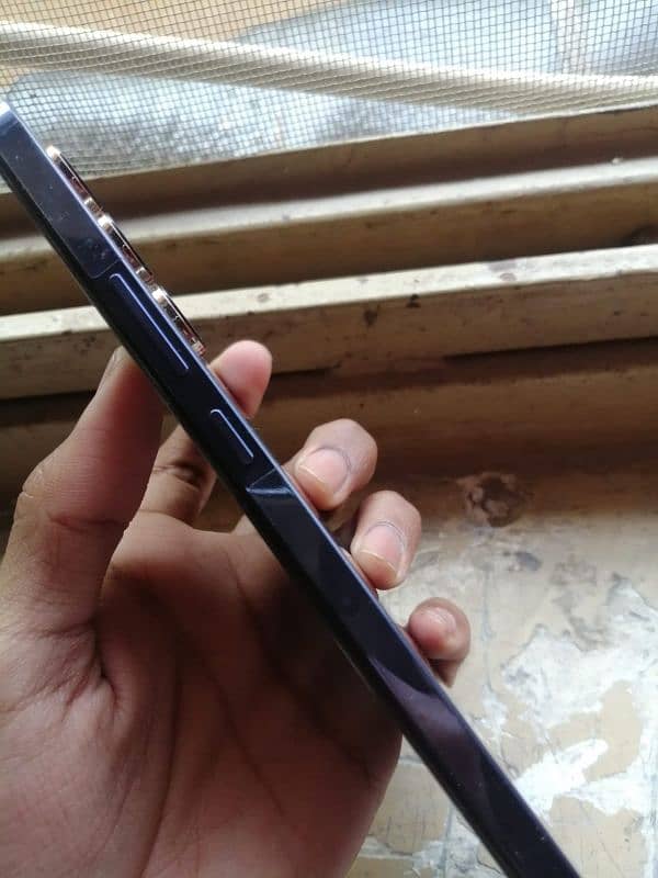 vivo y100 full new condition only 3 month used with box and charger 9
