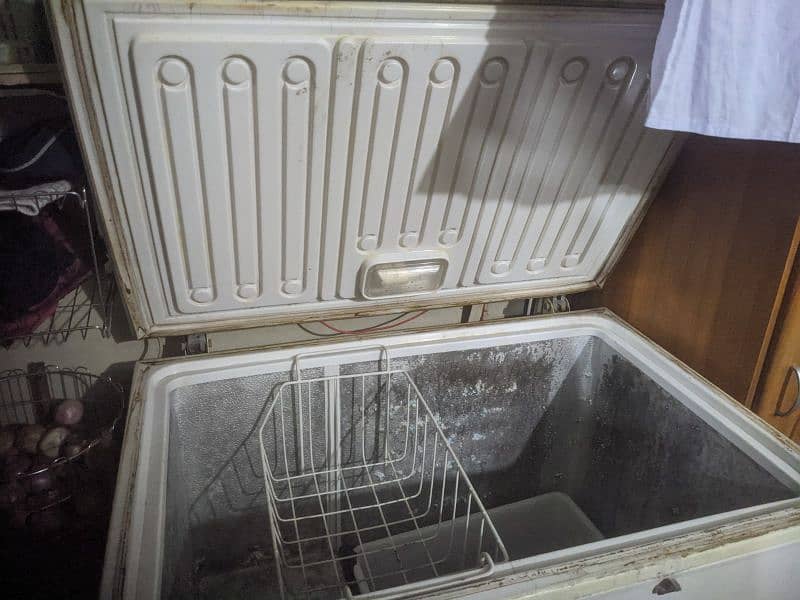 Used Deep Freezer Make: Waves  10 Cu Ft in working condition 1