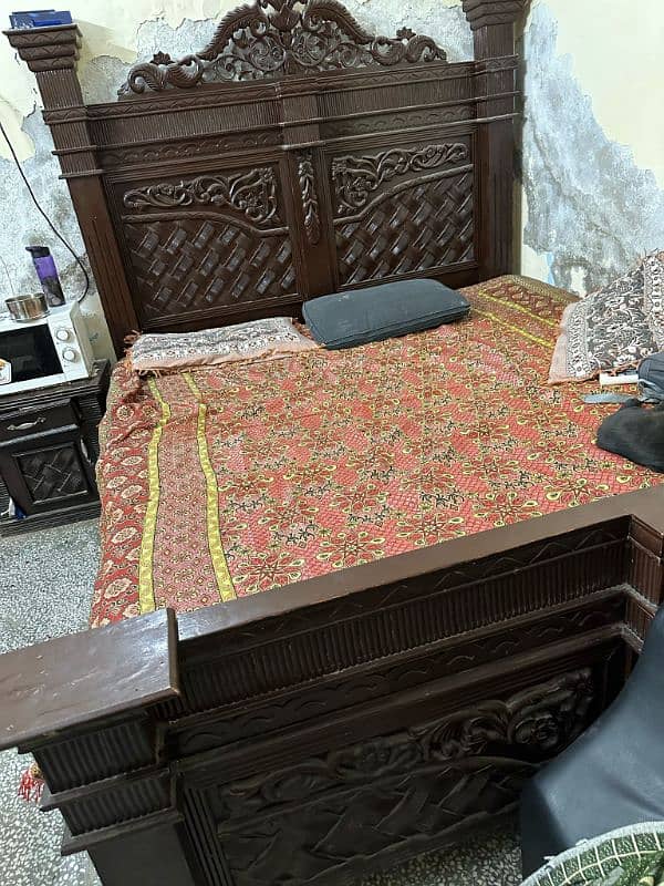 bed set or dressing table 4