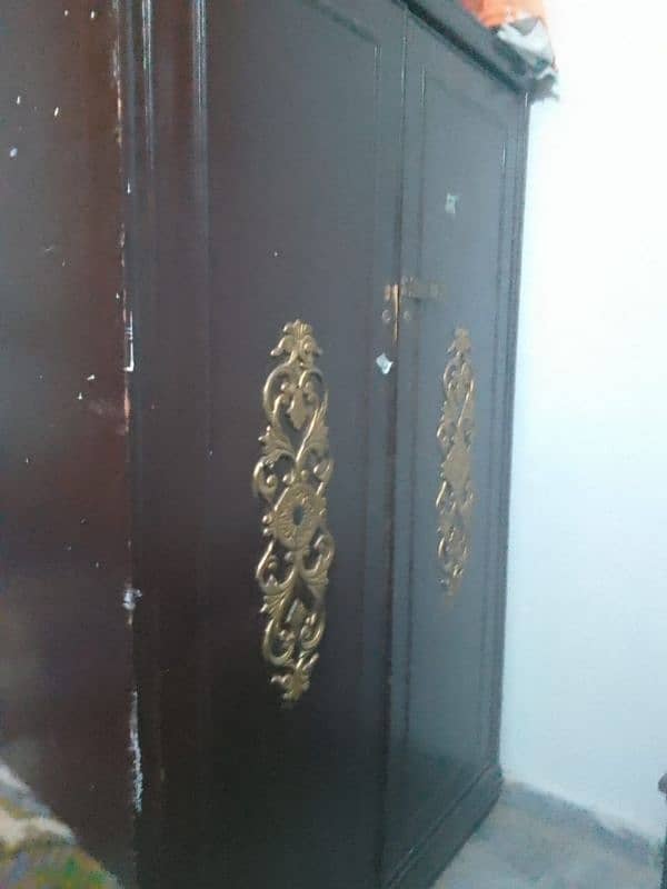 wooden wardrobe 0