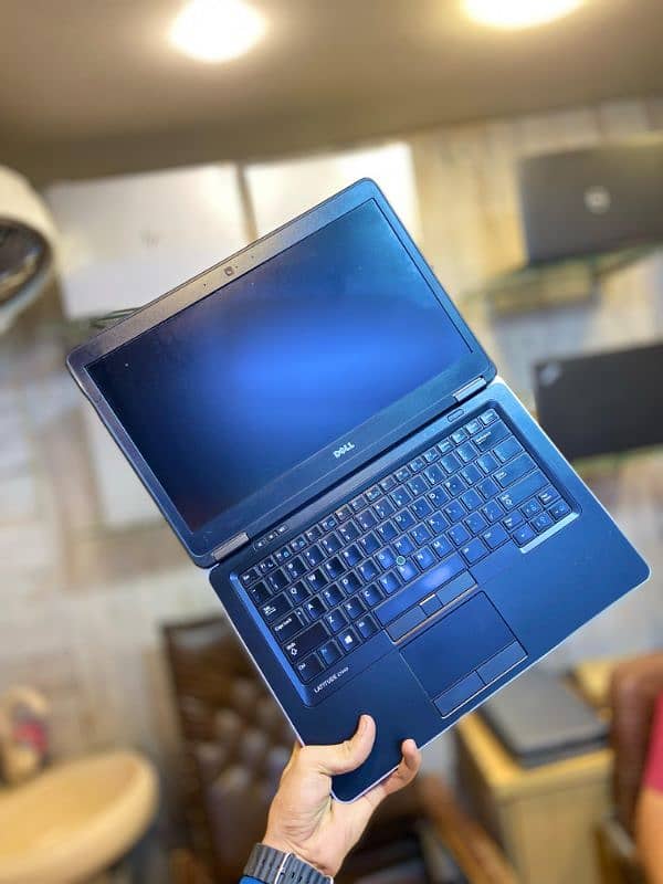 Dell latitude e7440 core i5 4th generation 8gb Ram 256 gb ssd 0