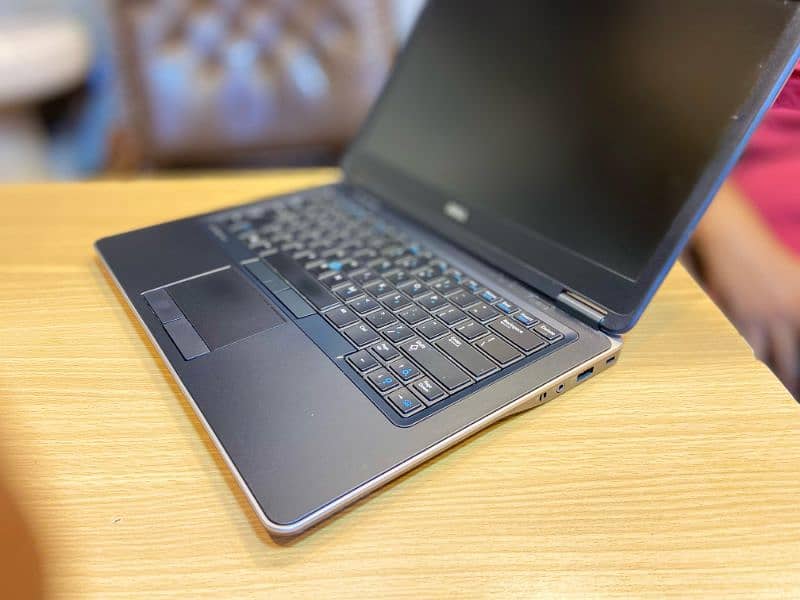 Dell latitude e7440 core i5 4th generation 8gb Ram 256 gb ssd 1