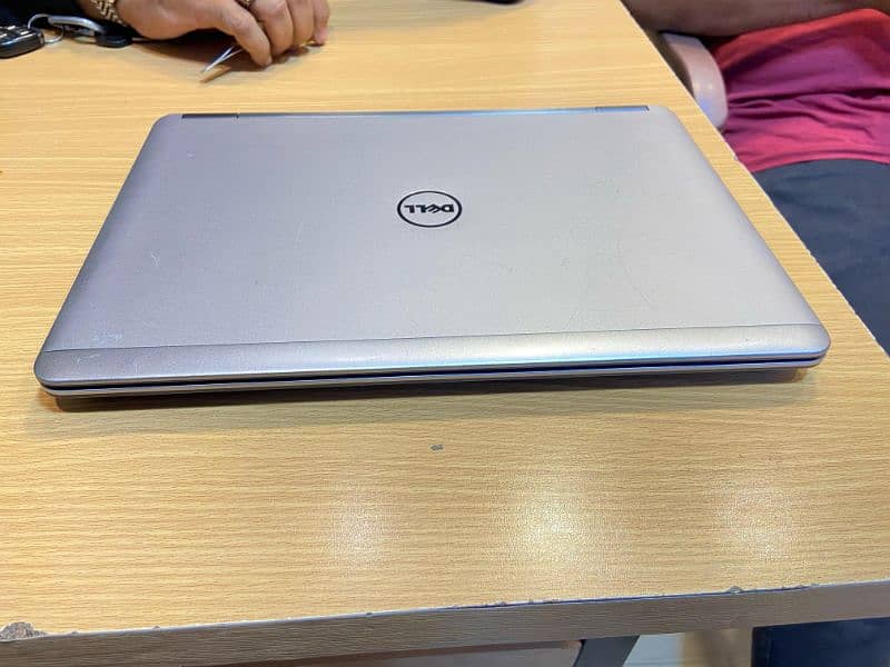 Dell latitude e7440 core i5 4th generation 8gb Ram 256 gb ssd 3