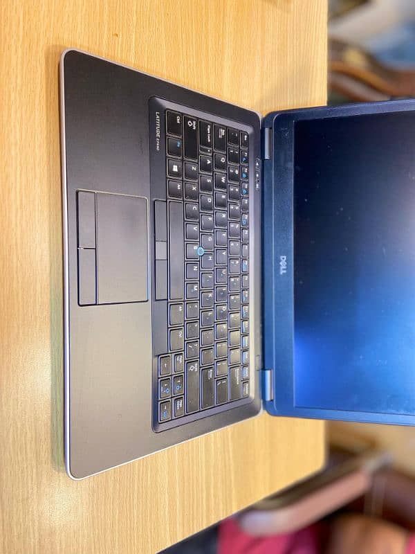 Dell latitude e7440 core i5 4th generation 8gb Ram 256 gb ssd 4