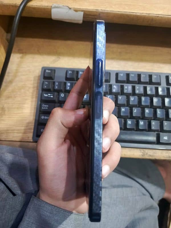 Infinix note 30 pro with wireless 1