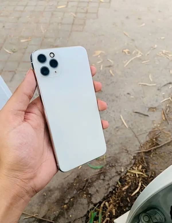 11 pro max 256 gb non pta Jv with box 0