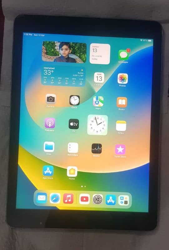 Apple iPad 5th genration 32gb 1