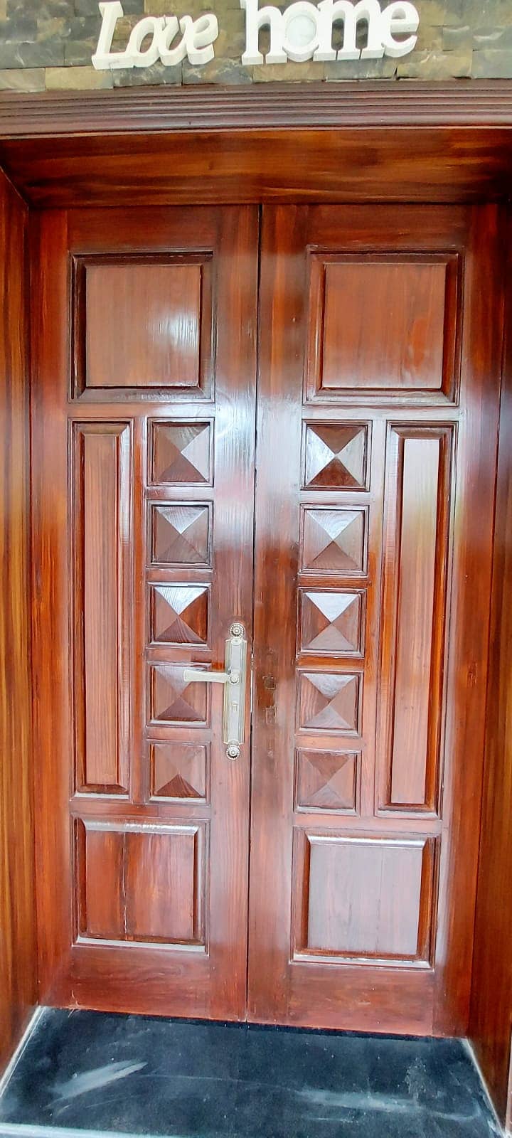 Comfortable and Safe house in heart of Lahore 1