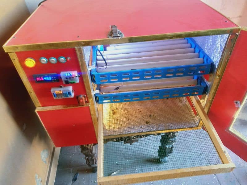 Full Automatic incubator 160 eggs almost new 2