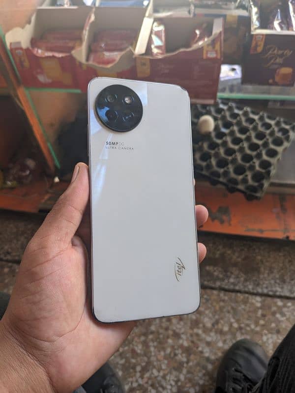 itel S23. . model . . all of box Sath h . . charger b Sath h 0