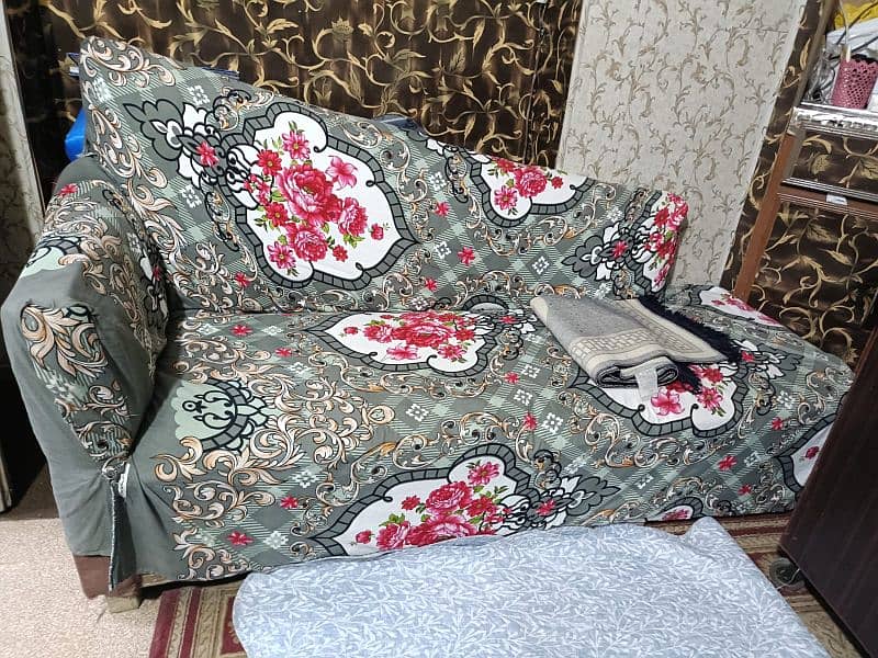 double sofa single sofa & dewan condition 10/6 0