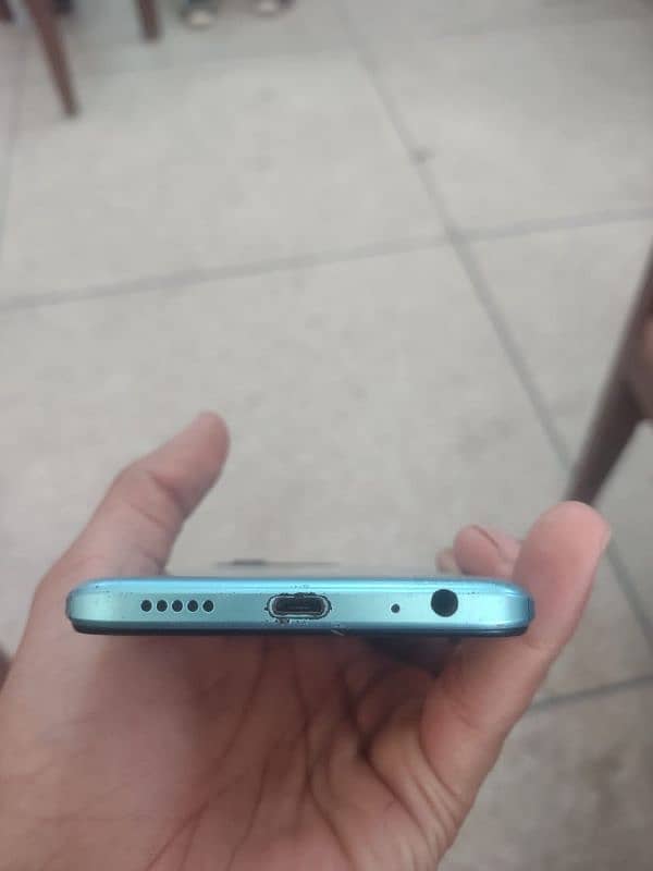 Tecno spark 8c.   8/128 1