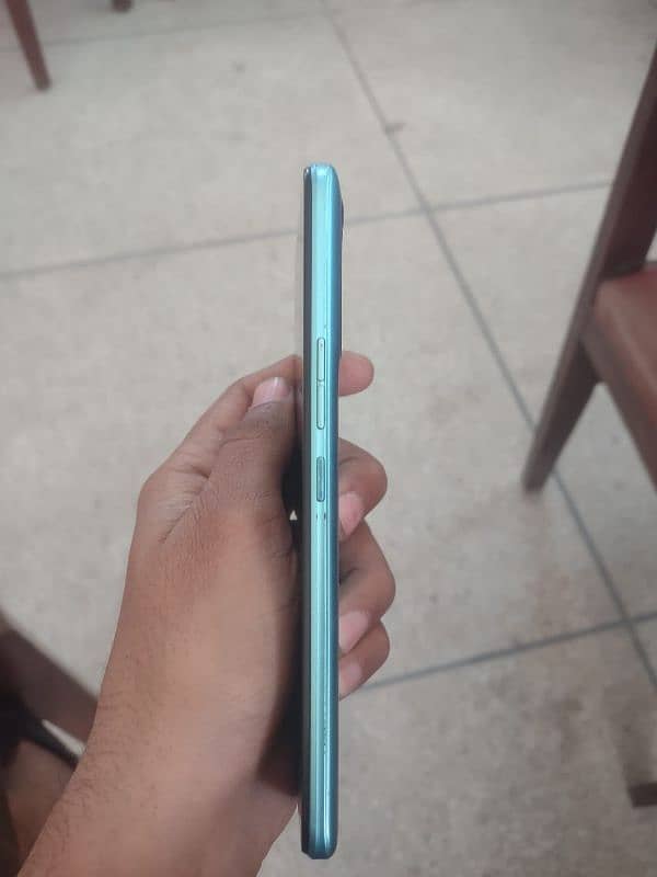 Tecno spark 8c.   8/128 4