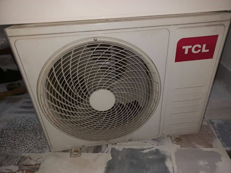 TCL 1.5 ton DC inverter 10/10 condition 1