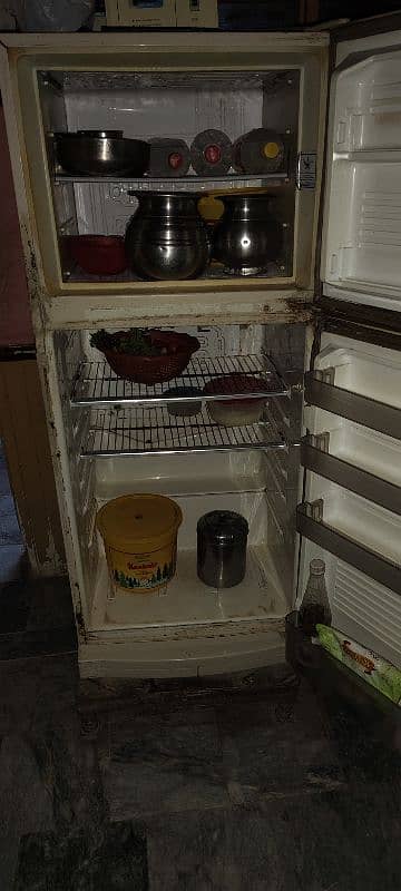 OlD Fridge Dawalnce 1