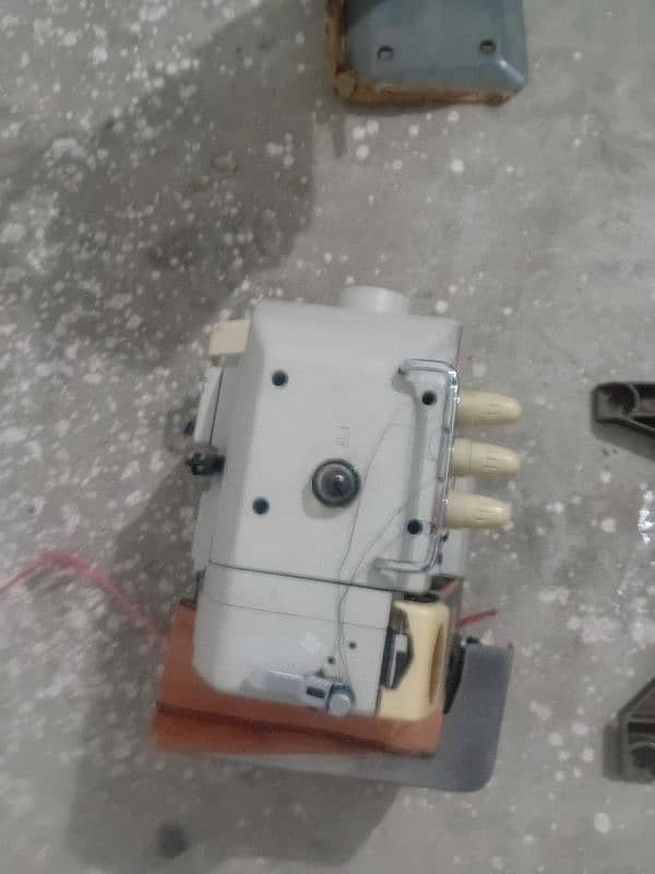 overlock machine, singer, flate machine with stands phn:03026515011 5