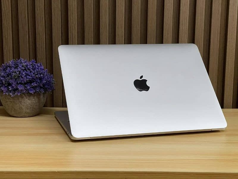 MacBook Pro 2020 Core i5 13" inch Retina Display 4
