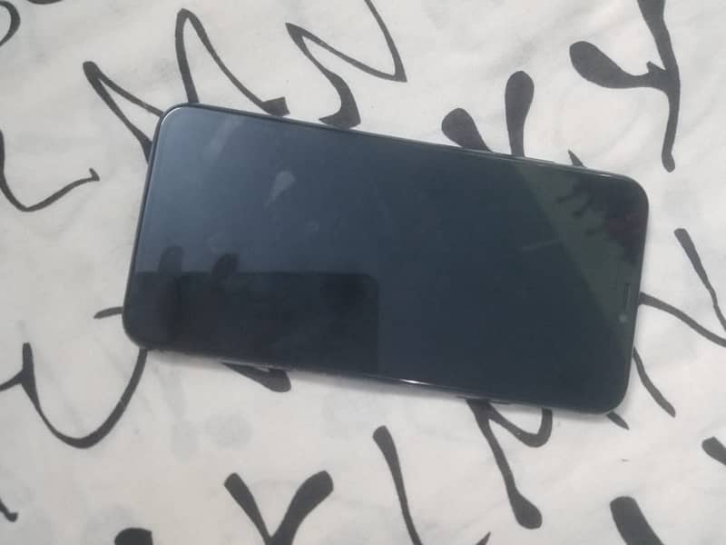 iPhone 11 Pro Max non pta 9/10 condition 2