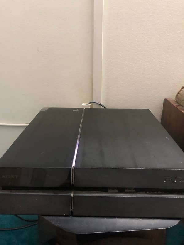 PS4 FAT 500GB with 2 controllers and games 1