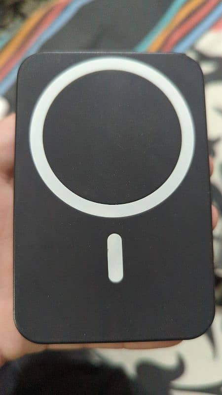 QGOO power bank wireless 1