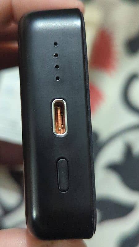 QGOO power bank wireless 2