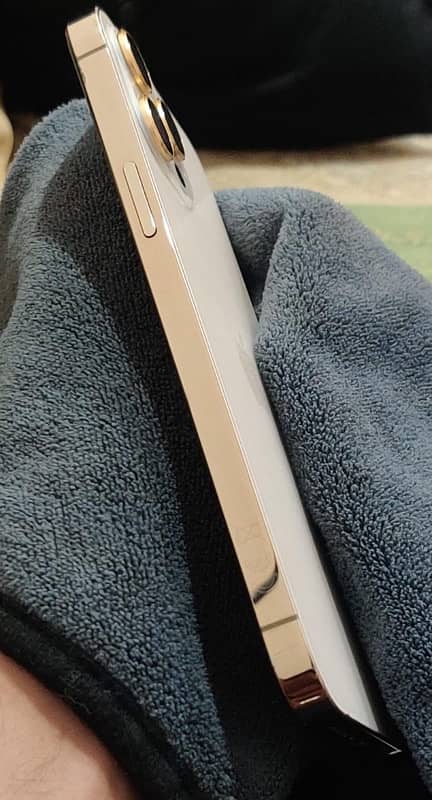 iphone 12 pro max Gold colr ( 03166700979 ) whats app 2