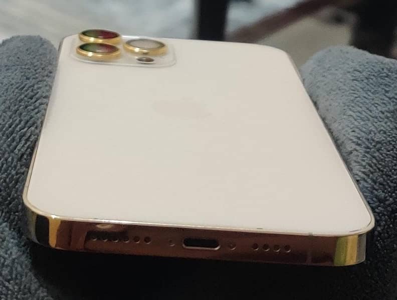 iphone 12 pro max Gold colr ( 03166700979 ) whats app 4